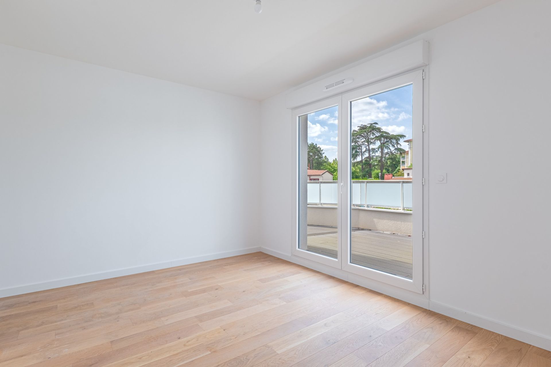 luxury apartment 4 Rooms for sale on CHAMPAGNE AU MONT D OR (69410)