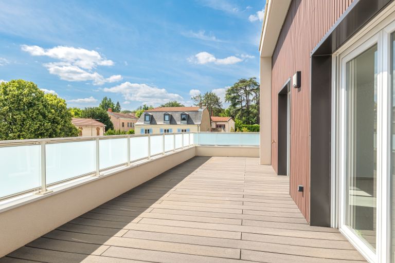 luxury apartment 4 Rooms for sale on CHAMPAGNE AU MONT D OR (69410)