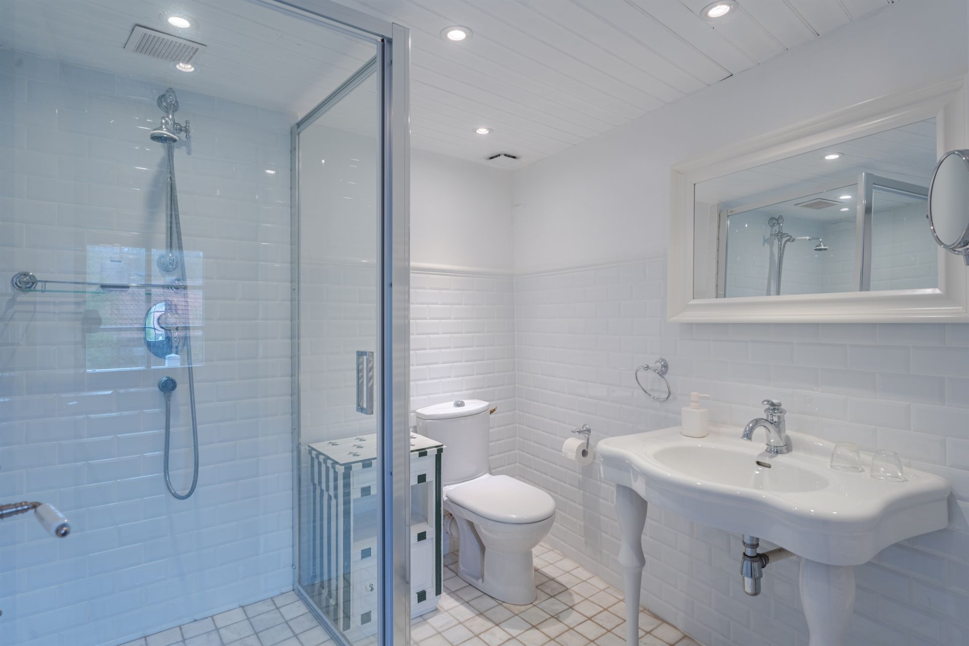 luxury house 10 Rooms for sale on ARROMANCHES LES BAINS (14117)