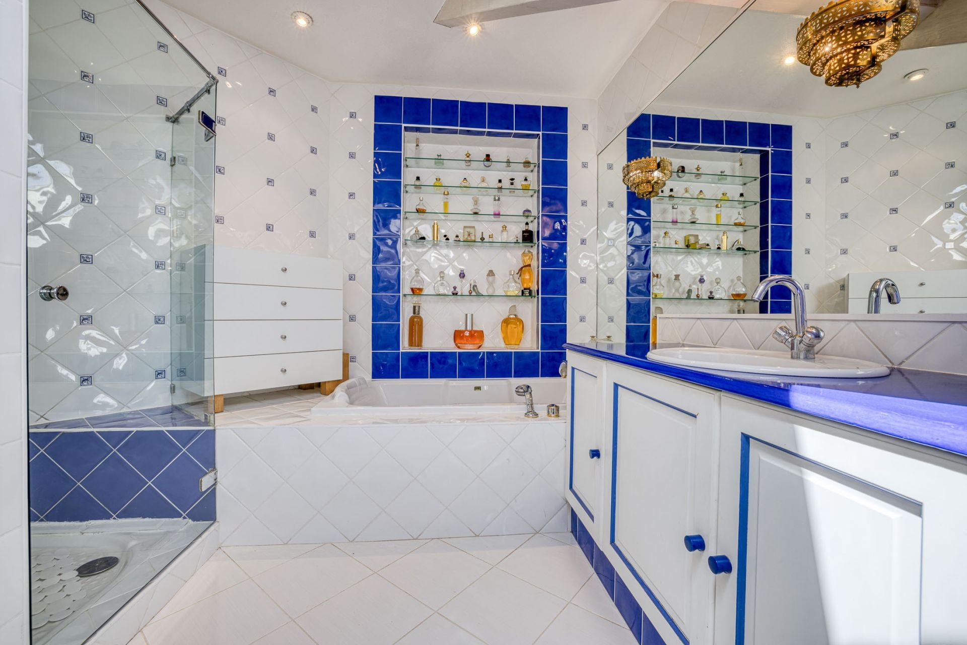 luxury house 7 Rooms for sale on REIGNIER ESERY (74930)