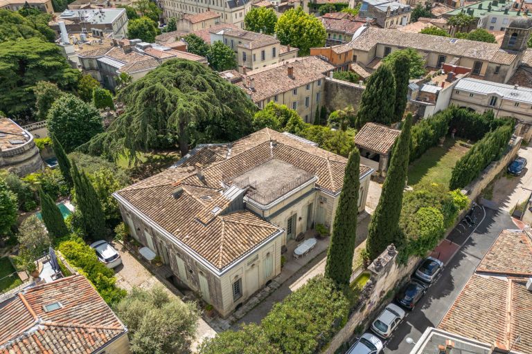 luxury house 12 Rooms for sale on MONTPELLIER (34000)