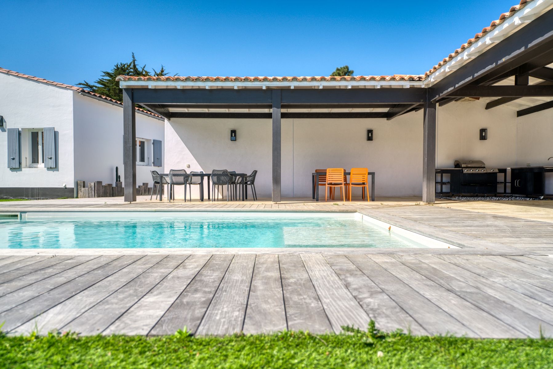 luxury house 9 Rooms for sale on RIVEDOUX PLAGE (17940)