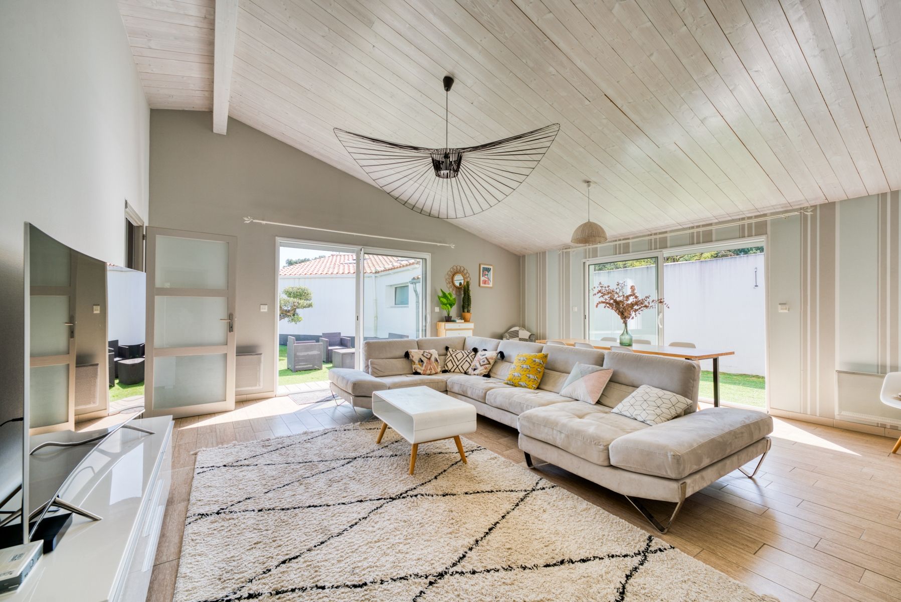 luxury house 9 Rooms for sale on RIVEDOUX PLAGE (17940)