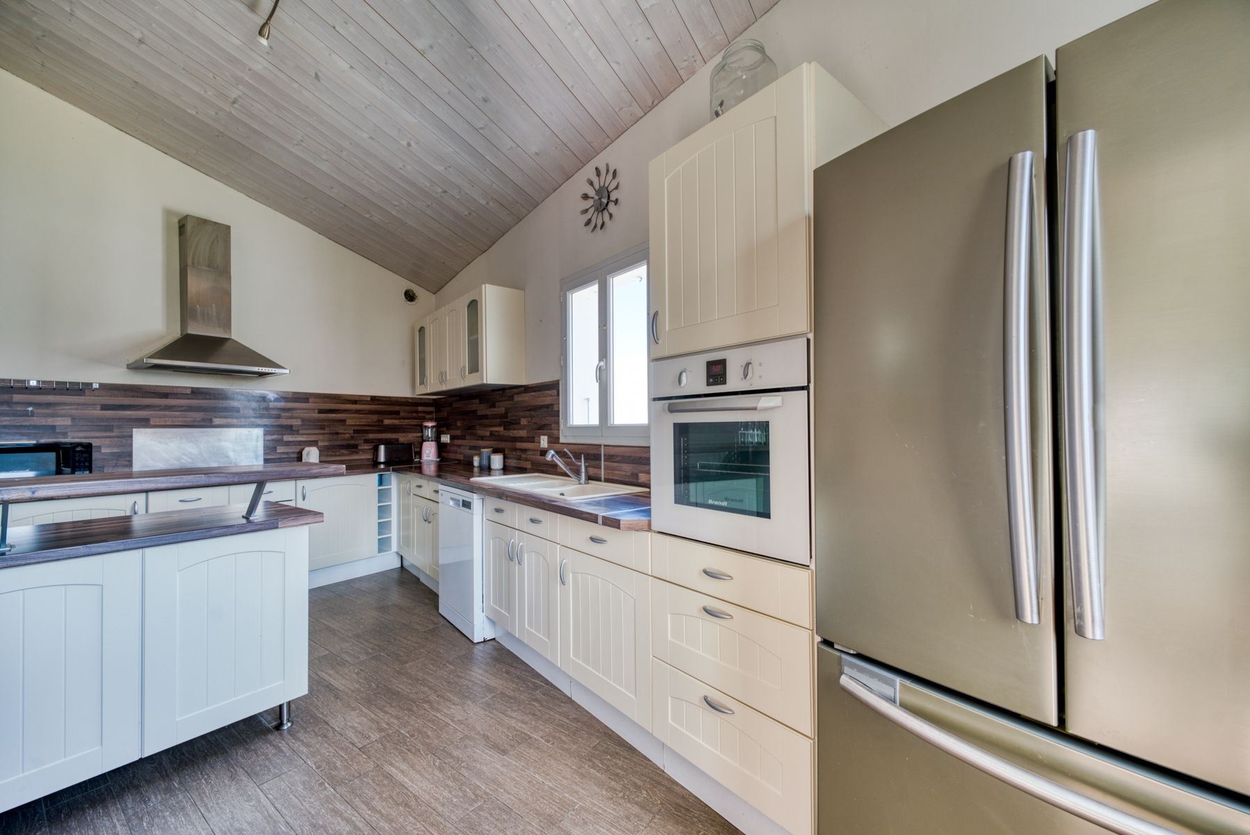 luxury house 9 Rooms for sale on RIVEDOUX PLAGE (17940)