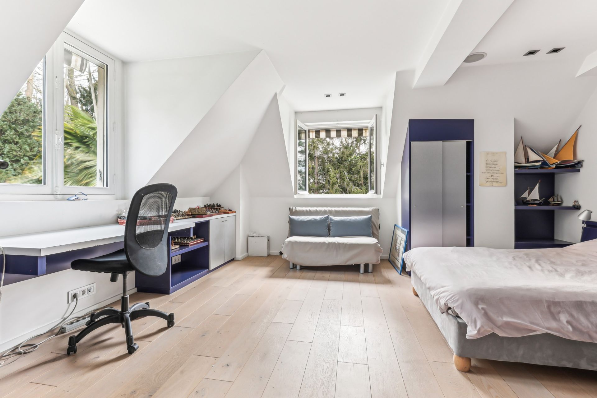 luxury house 12 Rooms for sale on RUEIL MALMAISON (92500)