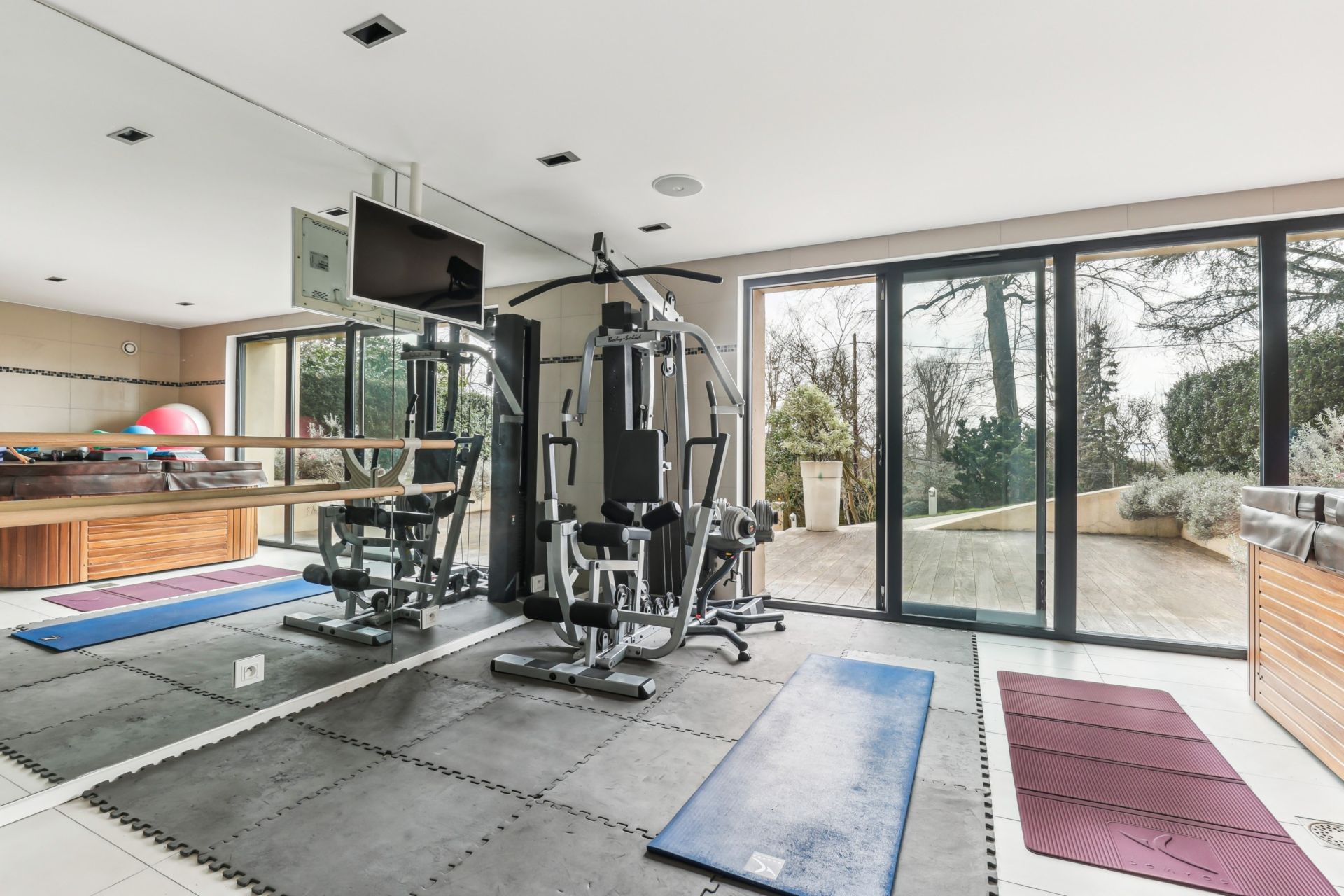 luxury house 12 Rooms for sale on RUEIL MALMAISON (92500)