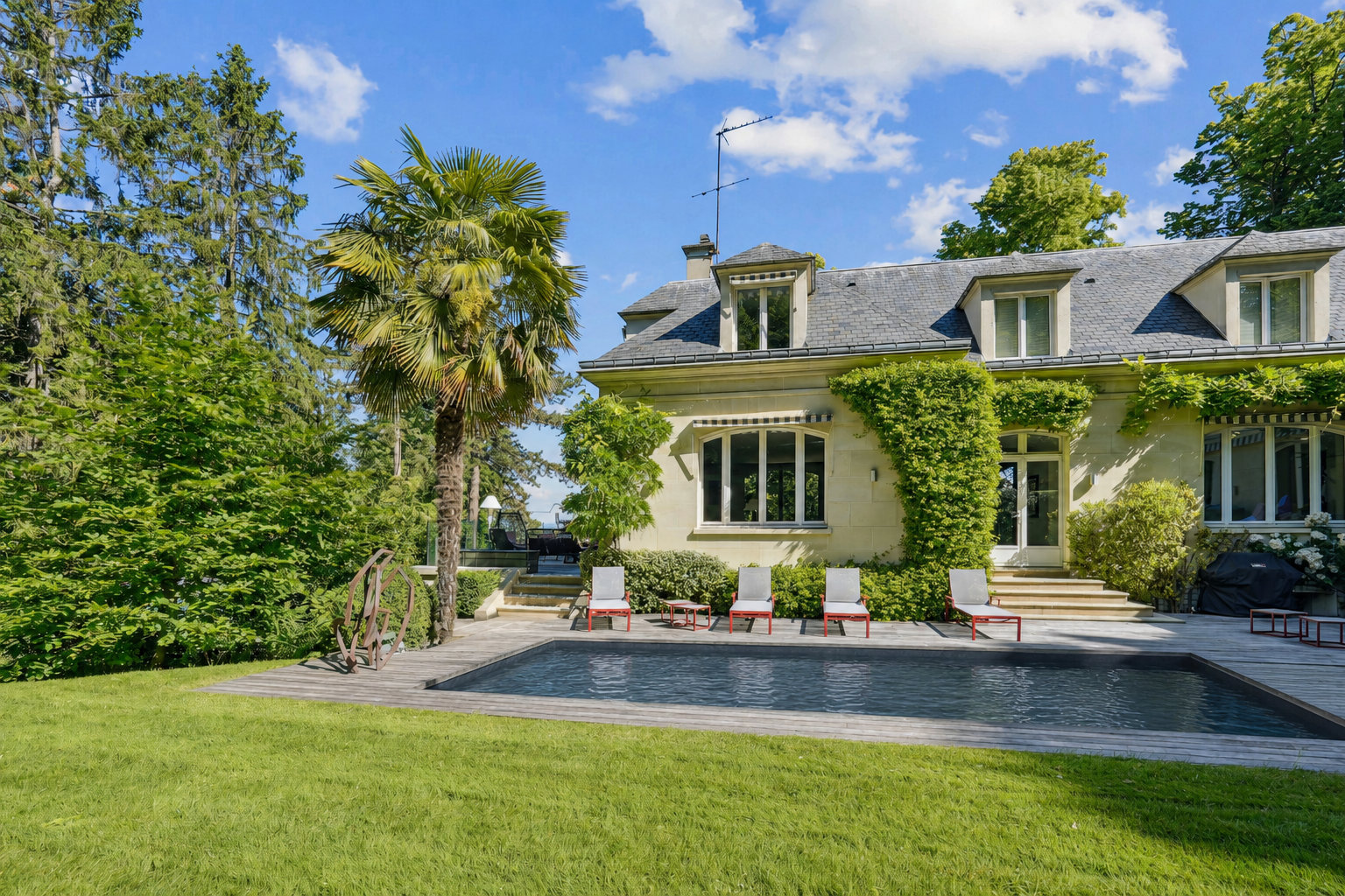 luxury house 12 Rooms for sale on RUEIL MALMAISON (92500)