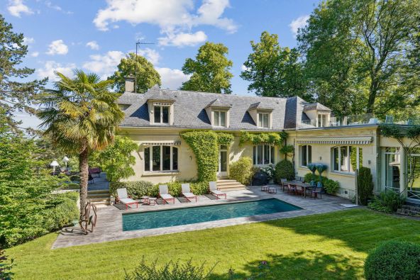 Sale Luxury house Rueil-Malmaison 12 Rooms 486 m²