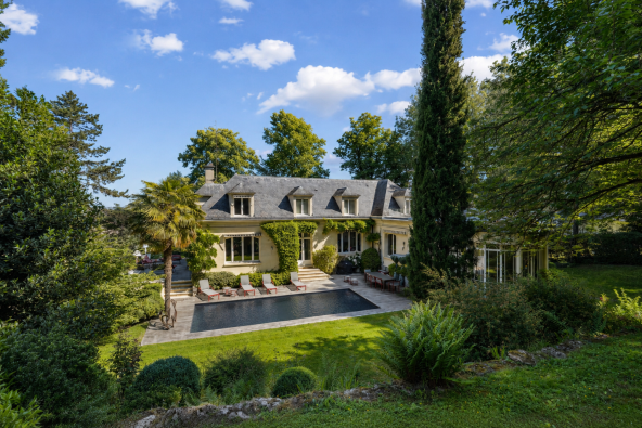 Sale Luxury house Rueil-Malmaison 12&nbsp;Rooms 486&nbsp;m²