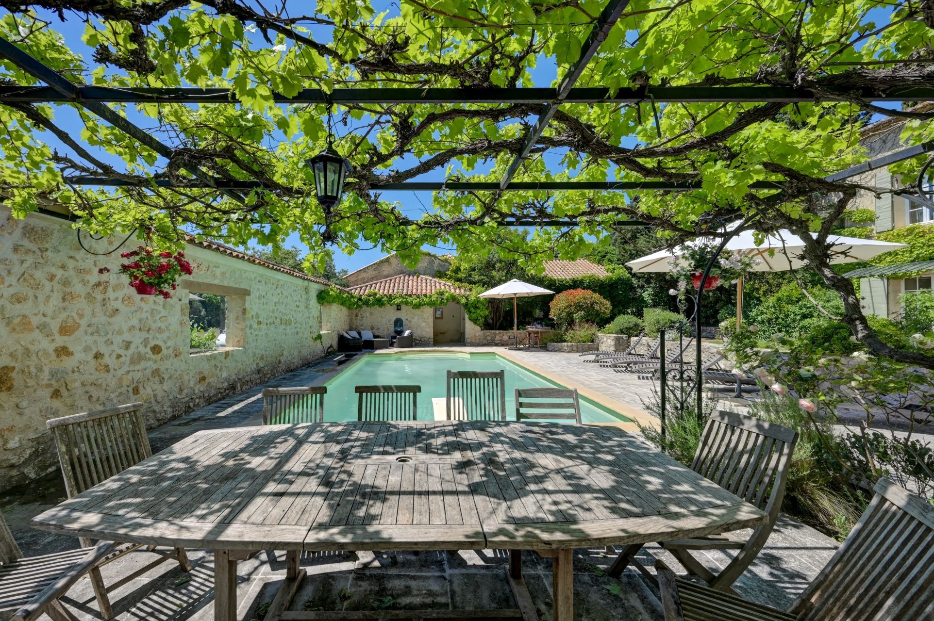 farm complex 14 Rooms for sale on AIX EN PROVENCE (13100)