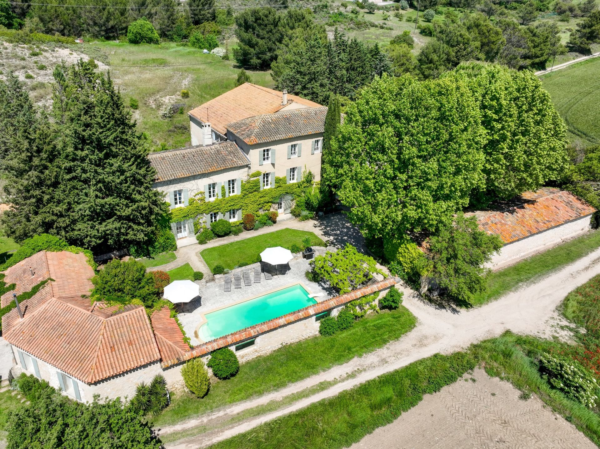 corps de ferme 14 Pièces en vente sur AIX EN PROVENCE (13100)