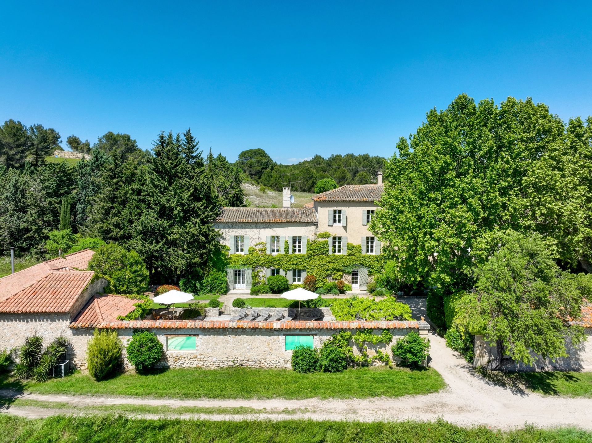 farm complex 14 Rooms for sale on AIX EN PROVENCE (13100)