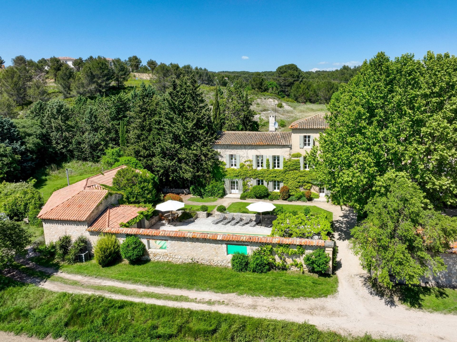 farm complex 14 Rooms for sale on AIX EN PROVENCE (13100)