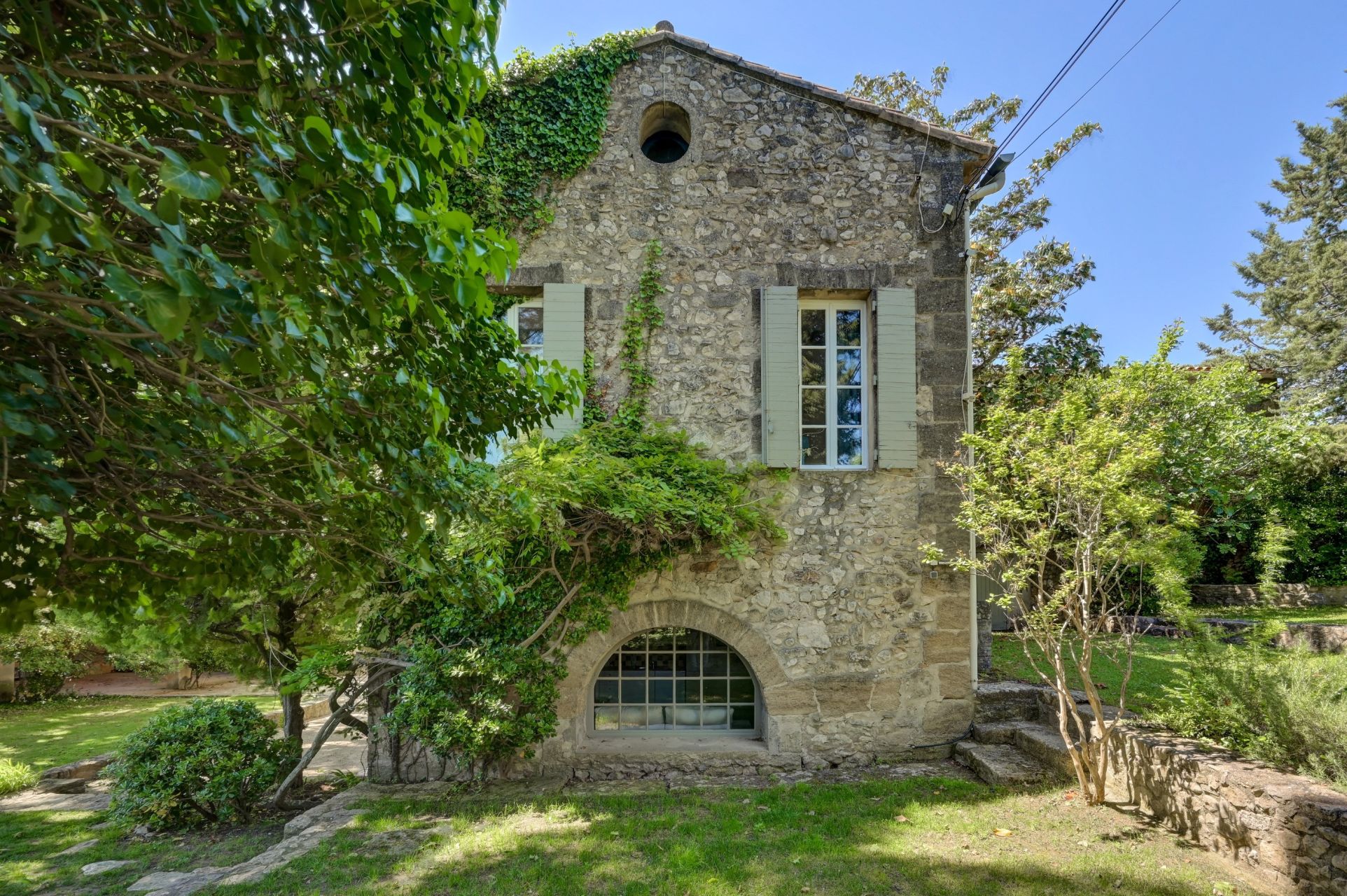 farm complex 14 Rooms for sale on AIX EN PROVENCE (13100)