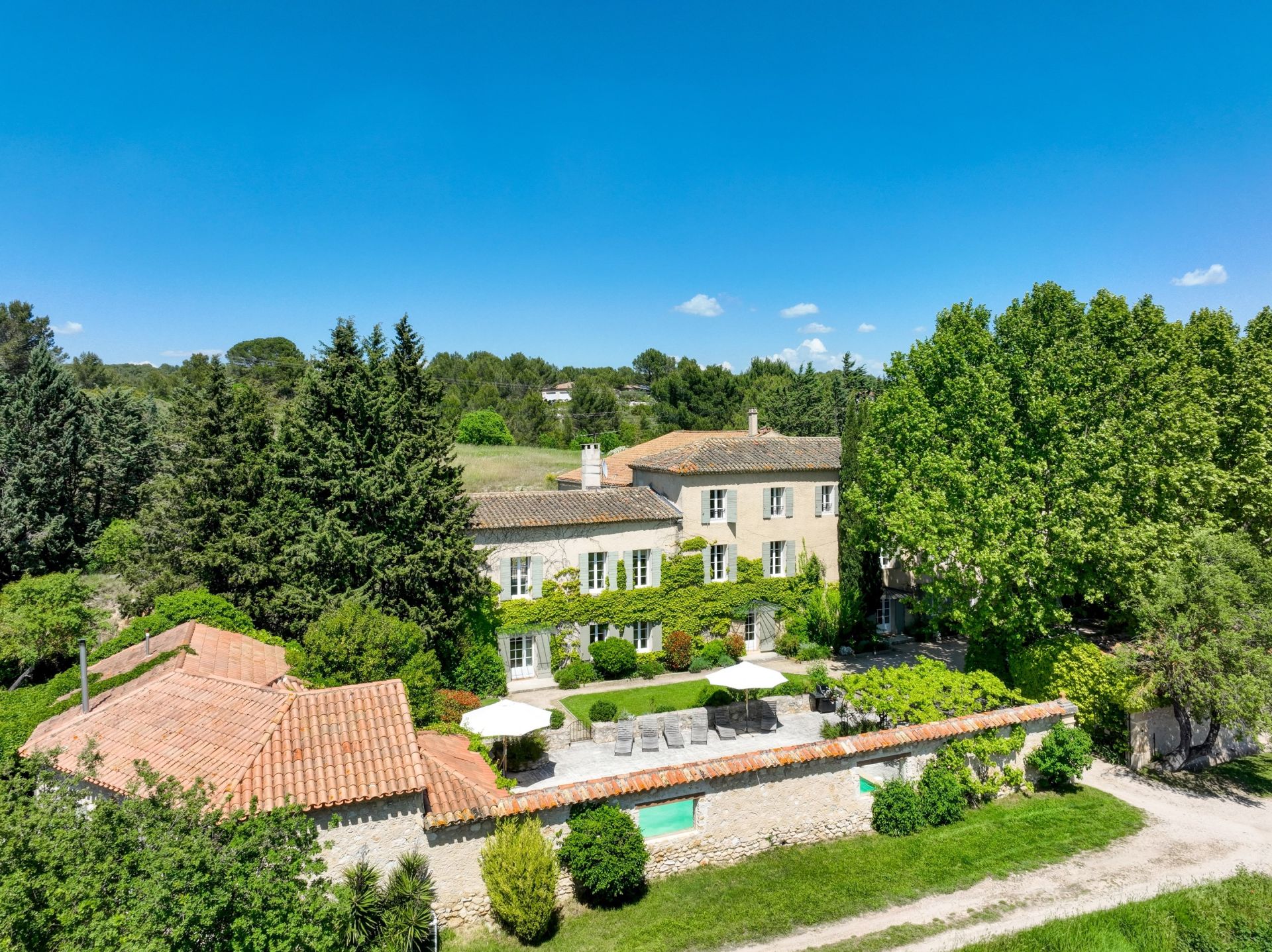 farm complex 14 Rooms for sale on AIX EN PROVENCE (13100)