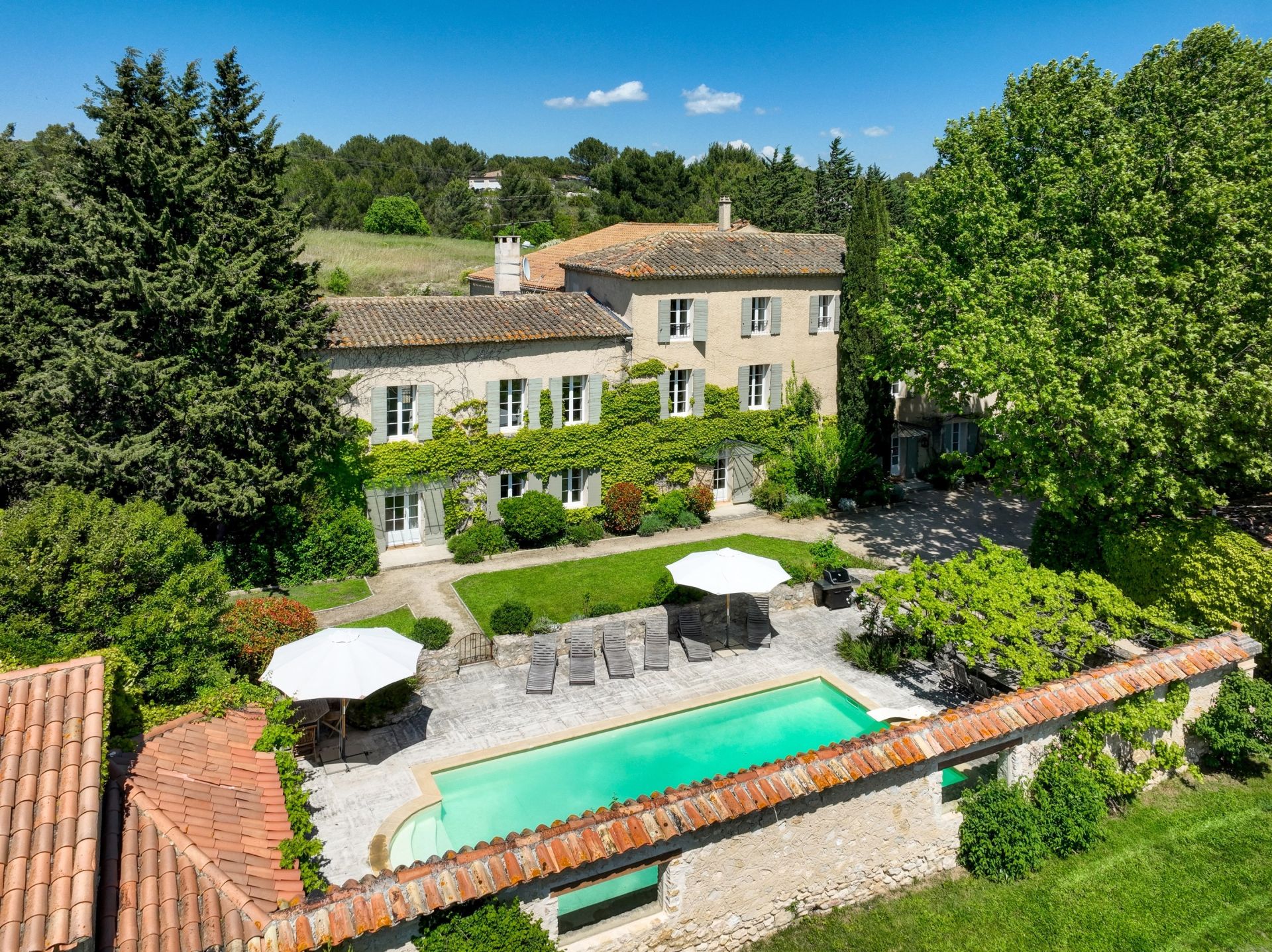 farm complex 14 Rooms for sale on AIX EN PROVENCE (13100)