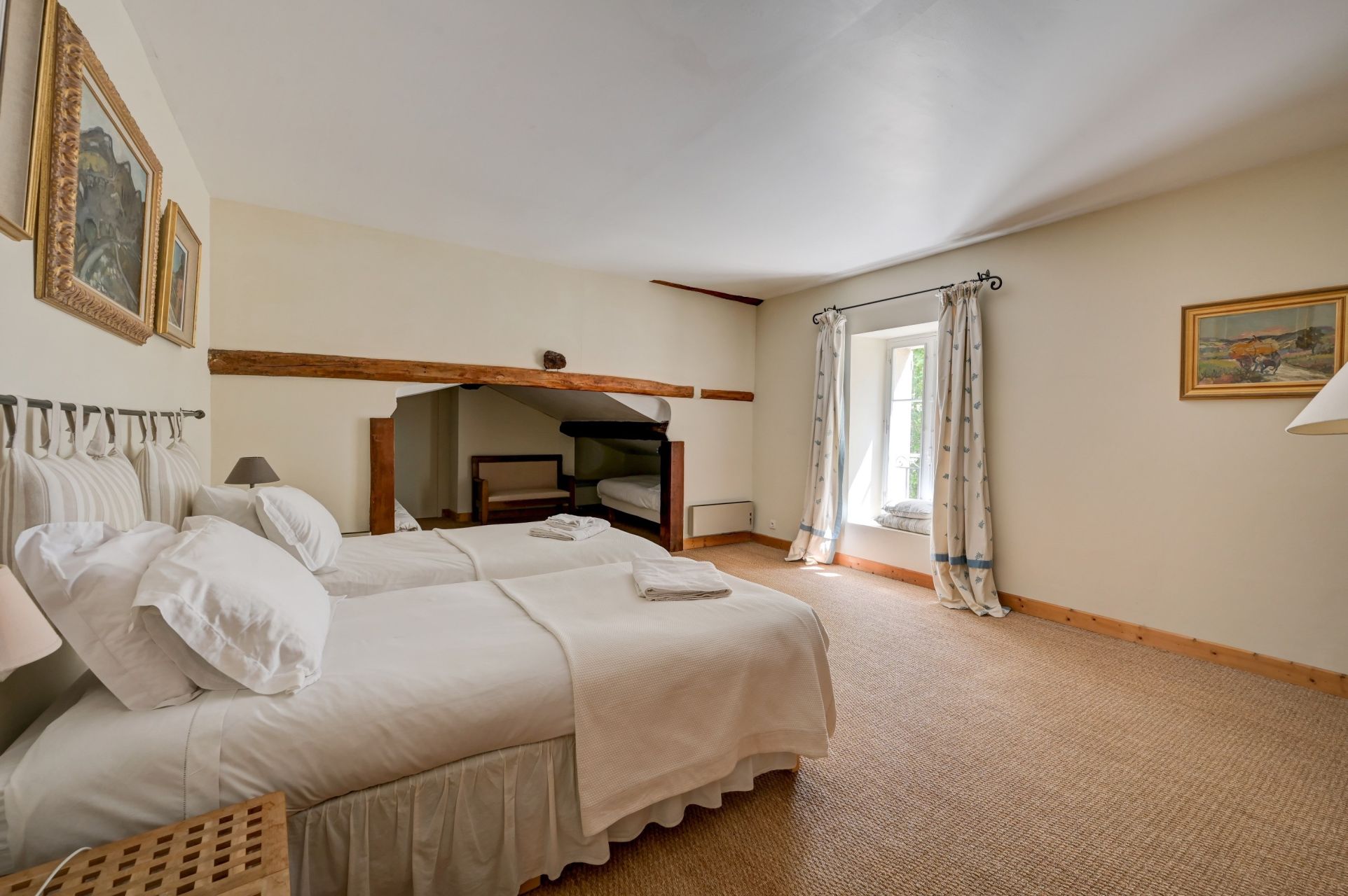 farm complex 14 Rooms for sale on AIX EN PROVENCE (13100)