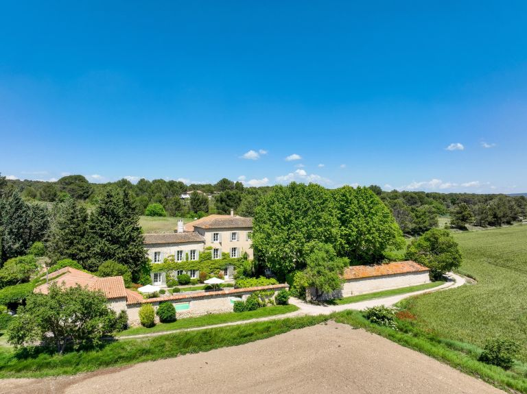 corps de ferme 14 Pièces en vente sur AIX EN PROVENCE (13100)