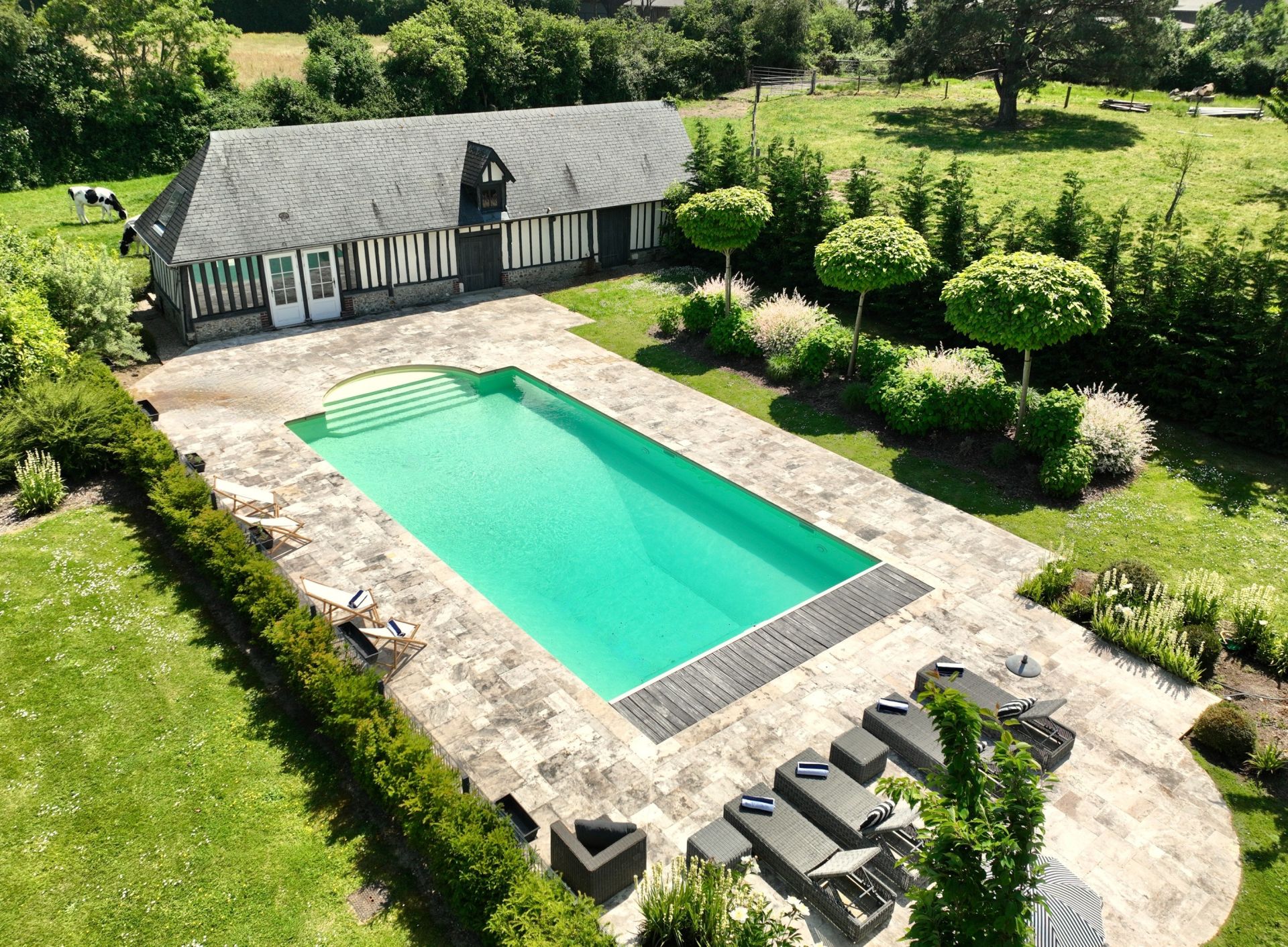 maison de luxe 9 Pièces en location saisonnière sur EQUEMAUVILLE (14600)