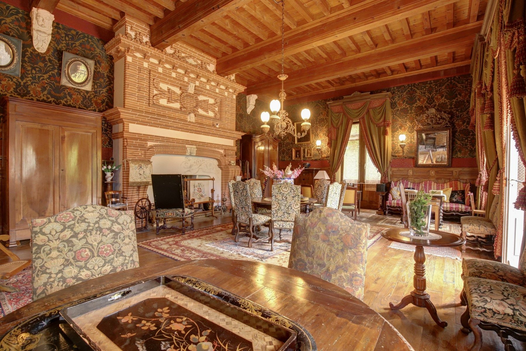 castle 8 Rooms for sale on CADOURS (31480)