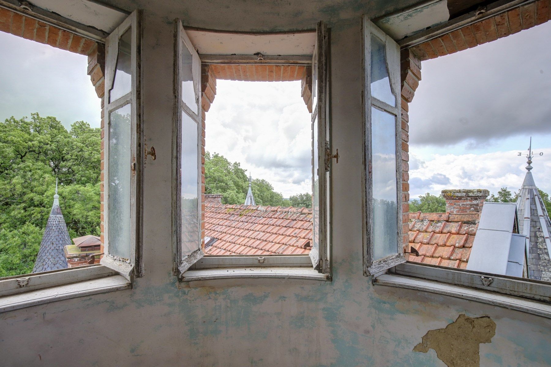 castle 8 Rooms for sale on CADOURS (31480)