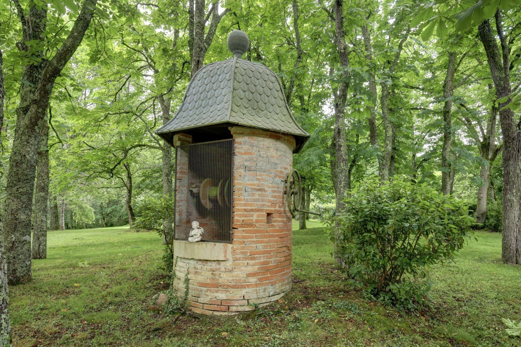 castle 8 Rooms for sale on CADOURS (31480)