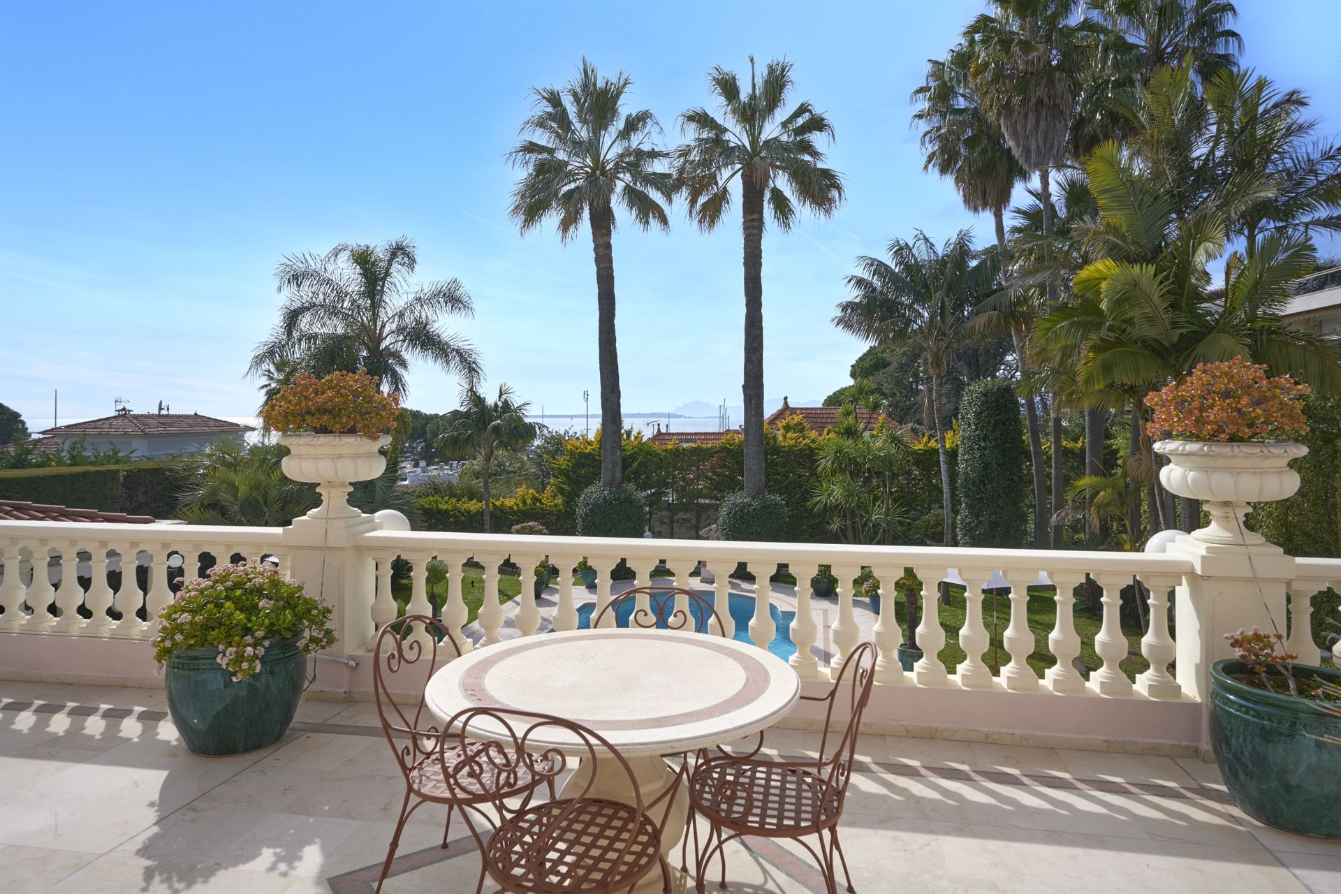 mansion (hôtel particulier) 9 Rooms for sale on CAP D ANTIBES (06160)