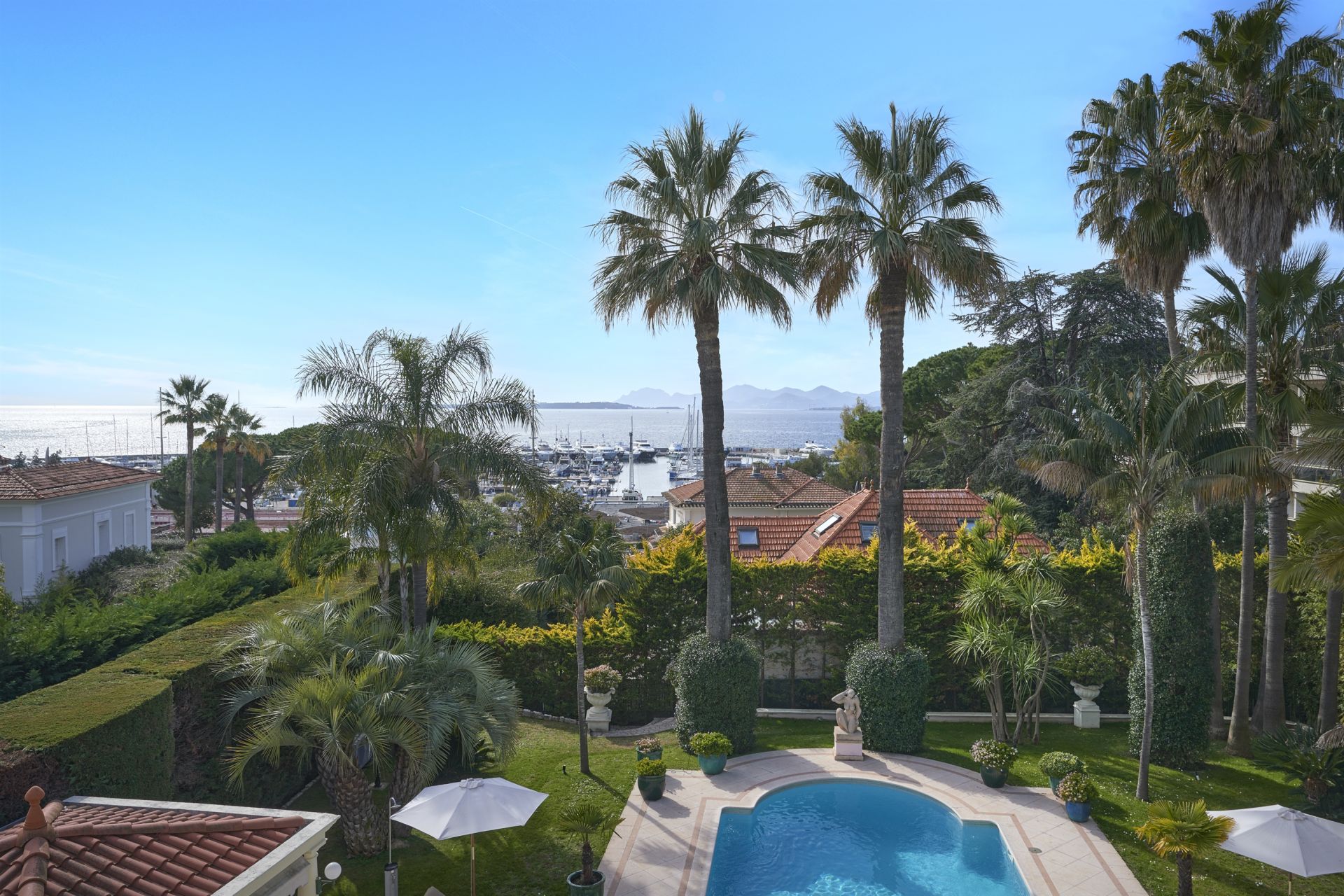 mansion (hôtel particulier) 9 Rooms for sale on CAP D ANTIBES (06160)