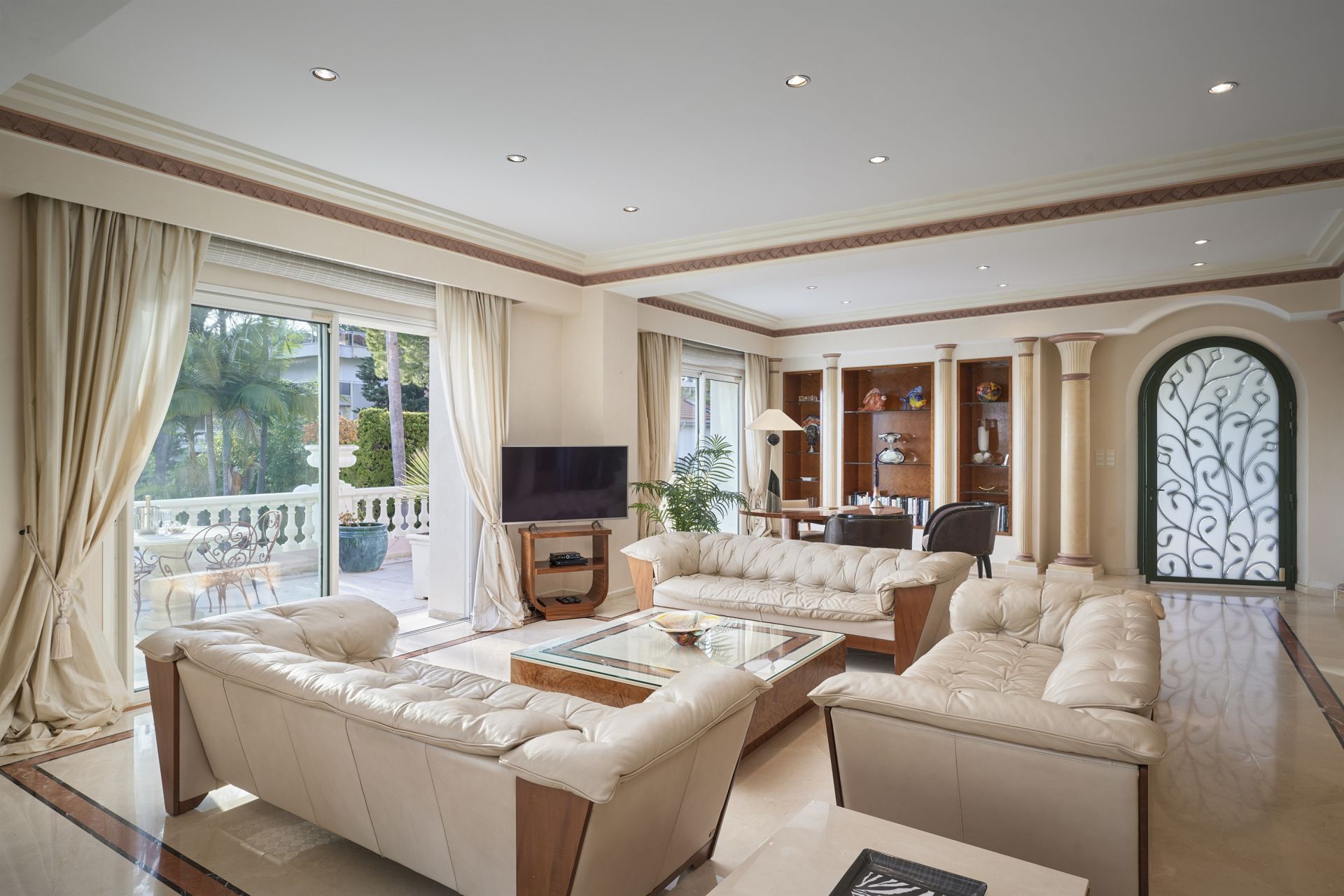 mansion (hôtel particulier) 9 Rooms for sale on CAP D ANTIBES (06160)