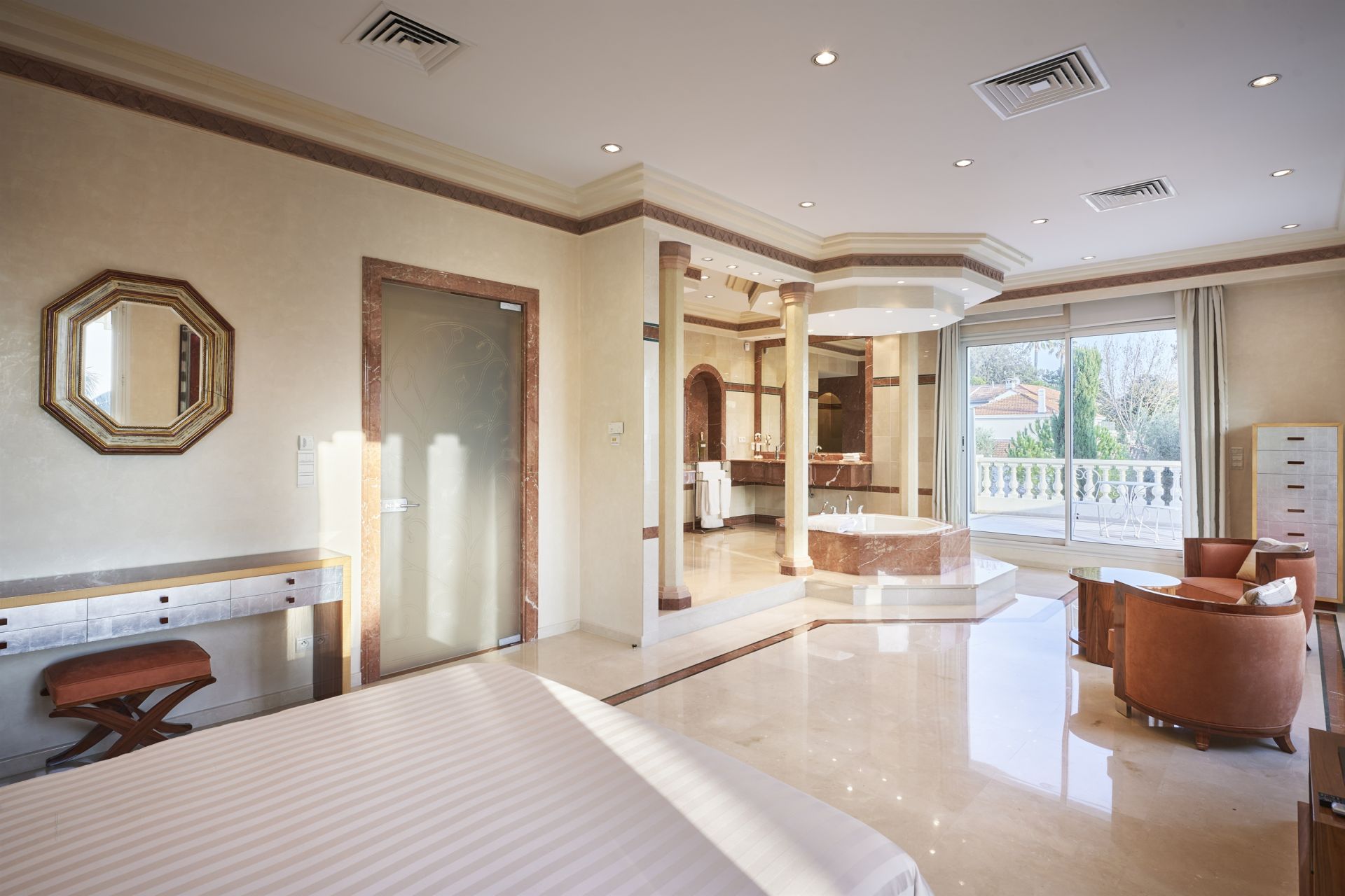 mansion (hôtel particulier) 9 Rooms for sale on CAP D ANTIBES (06160)