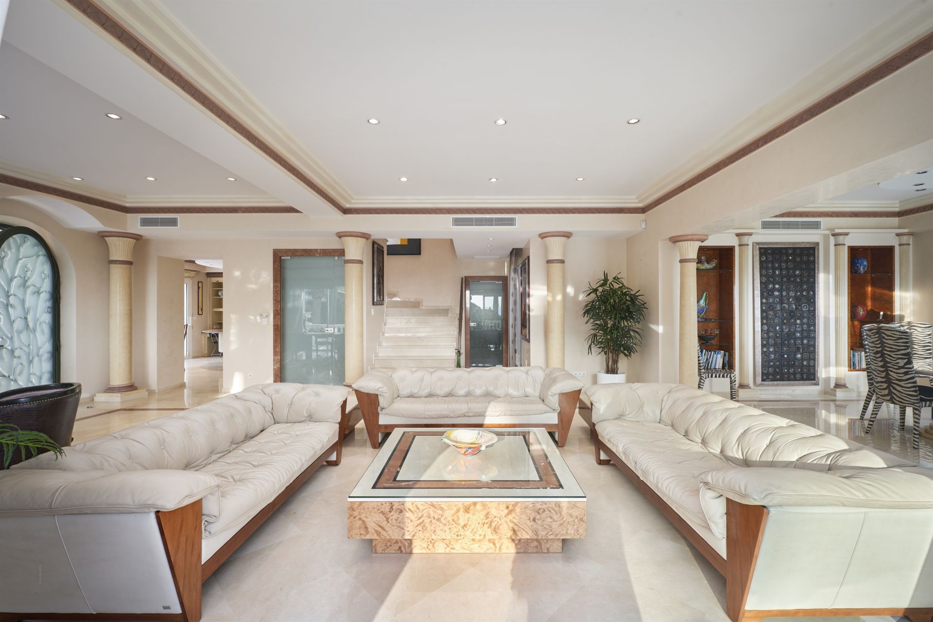 mansion (hôtel particulier) 9 Rooms for sale on CAP D ANTIBES (06160)