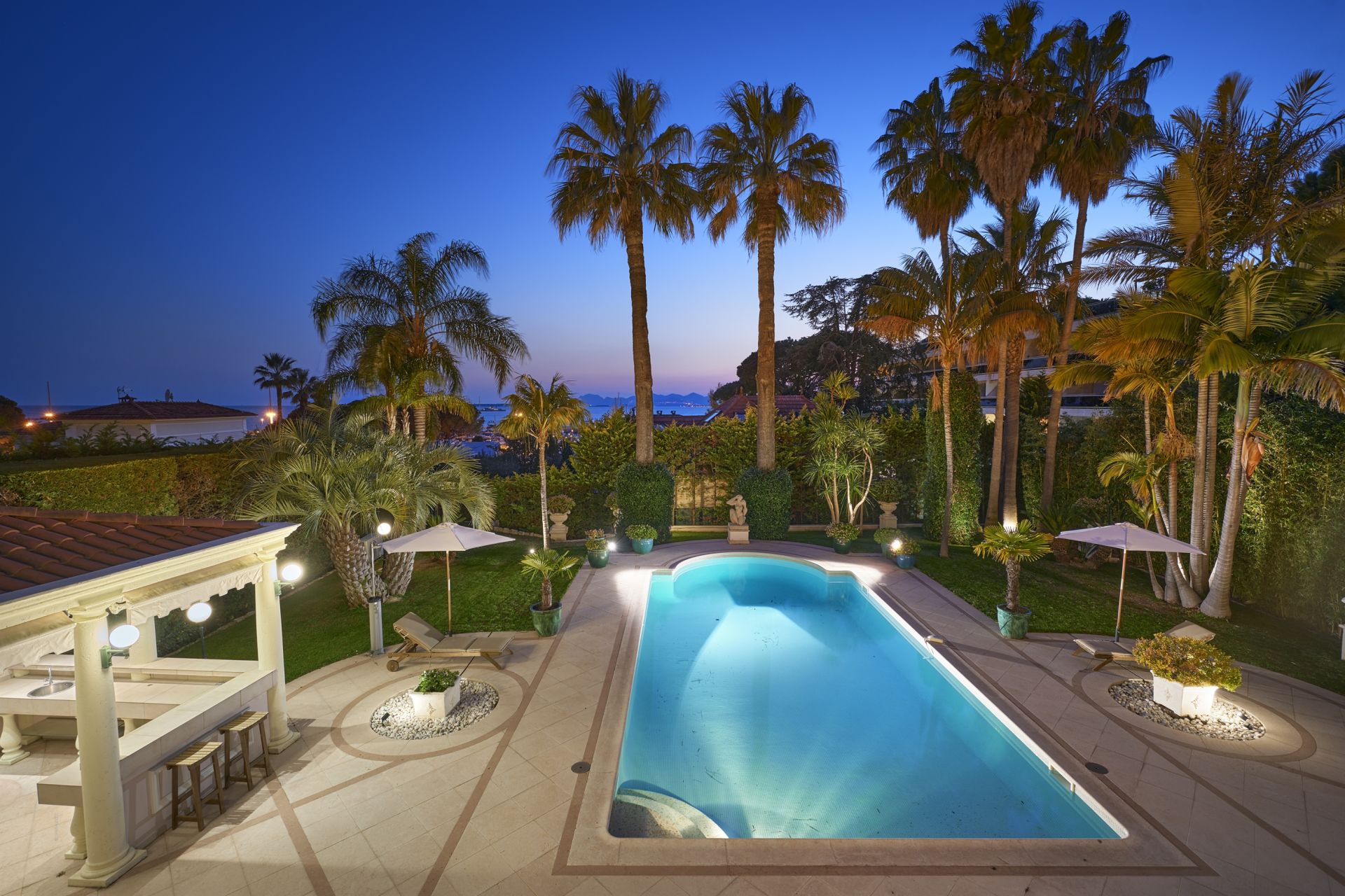 mansion (hôtel particulier) 9 Rooms for sale on CAP D ANTIBES (06160)