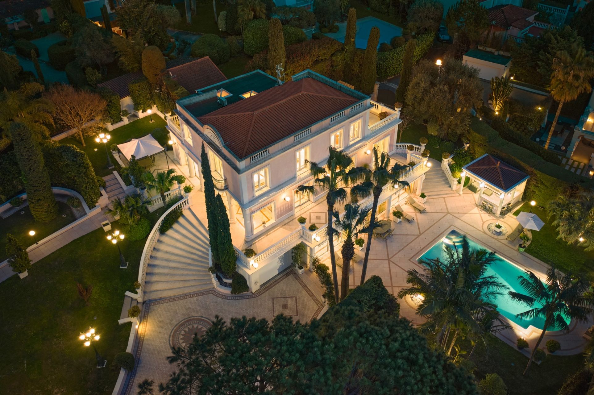 mansion (hôtel particulier) 9 Rooms for sale on CAP D ANTIBES (06160)