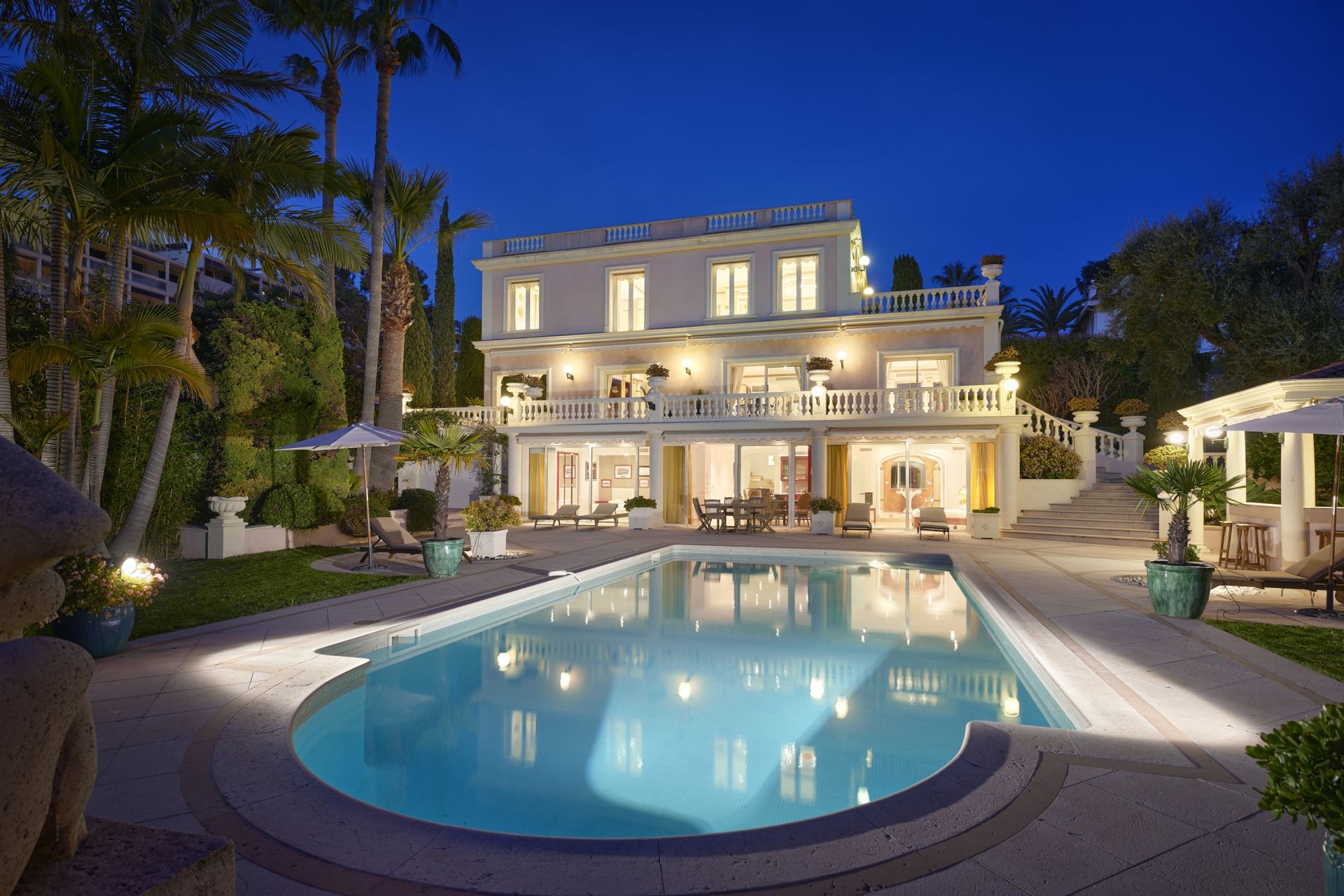 mansion (hôtel particulier) 9 Rooms for sale on CAP D ANTIBES (06160)