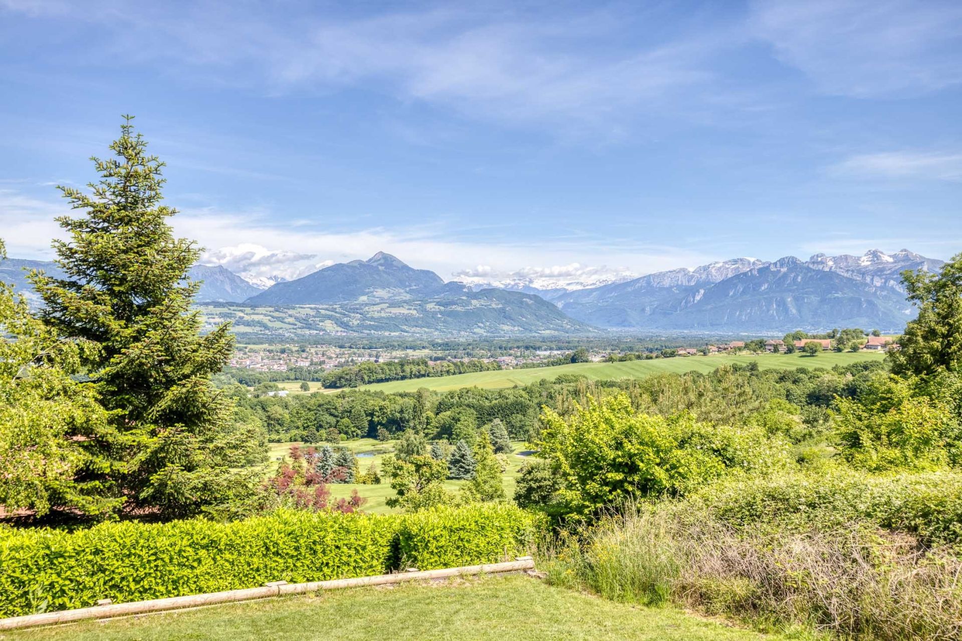 luxury house 6 Rooms for sale on REIGNIER ESERY (74930)