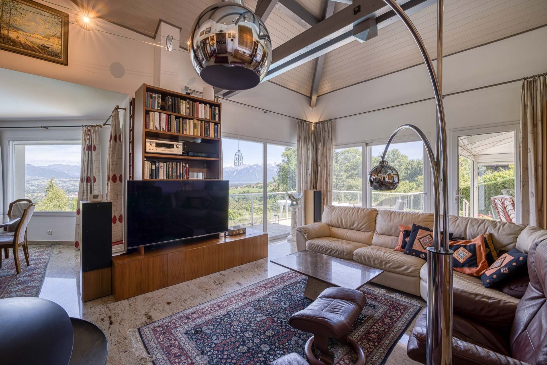 luxury house 6 Rooms for sale on REIGNIER ESERY (74930)