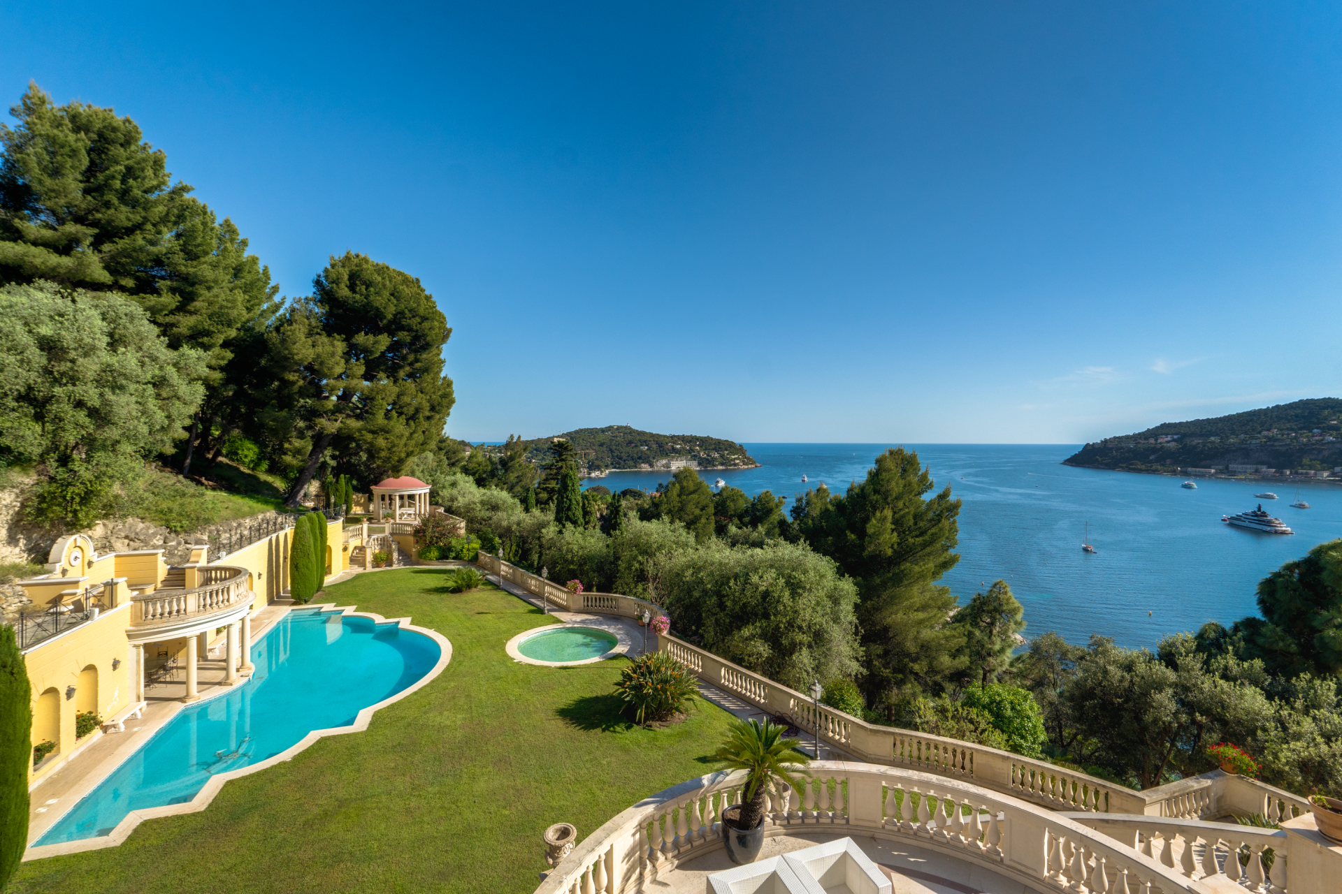 maison de maître 18 Pièces en vente sur VILLEFRANCHE SUR MER (06230)