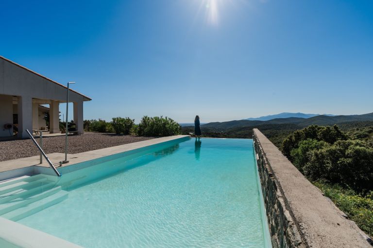 luxury house 7 Rooms for sale on THUIR (66300)