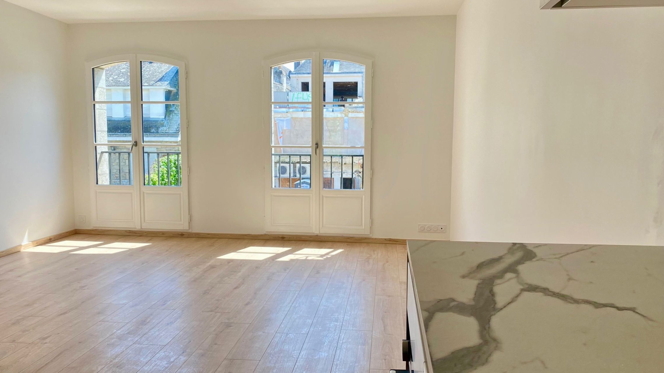 luxury house 6 Rooms for sale on AURAY (56400)