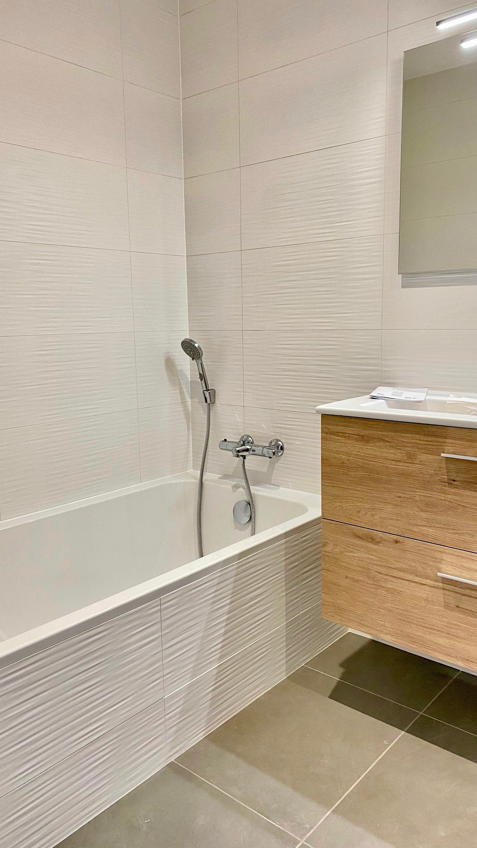 luxury house 6 Rooms for sale on AURAY (56400)