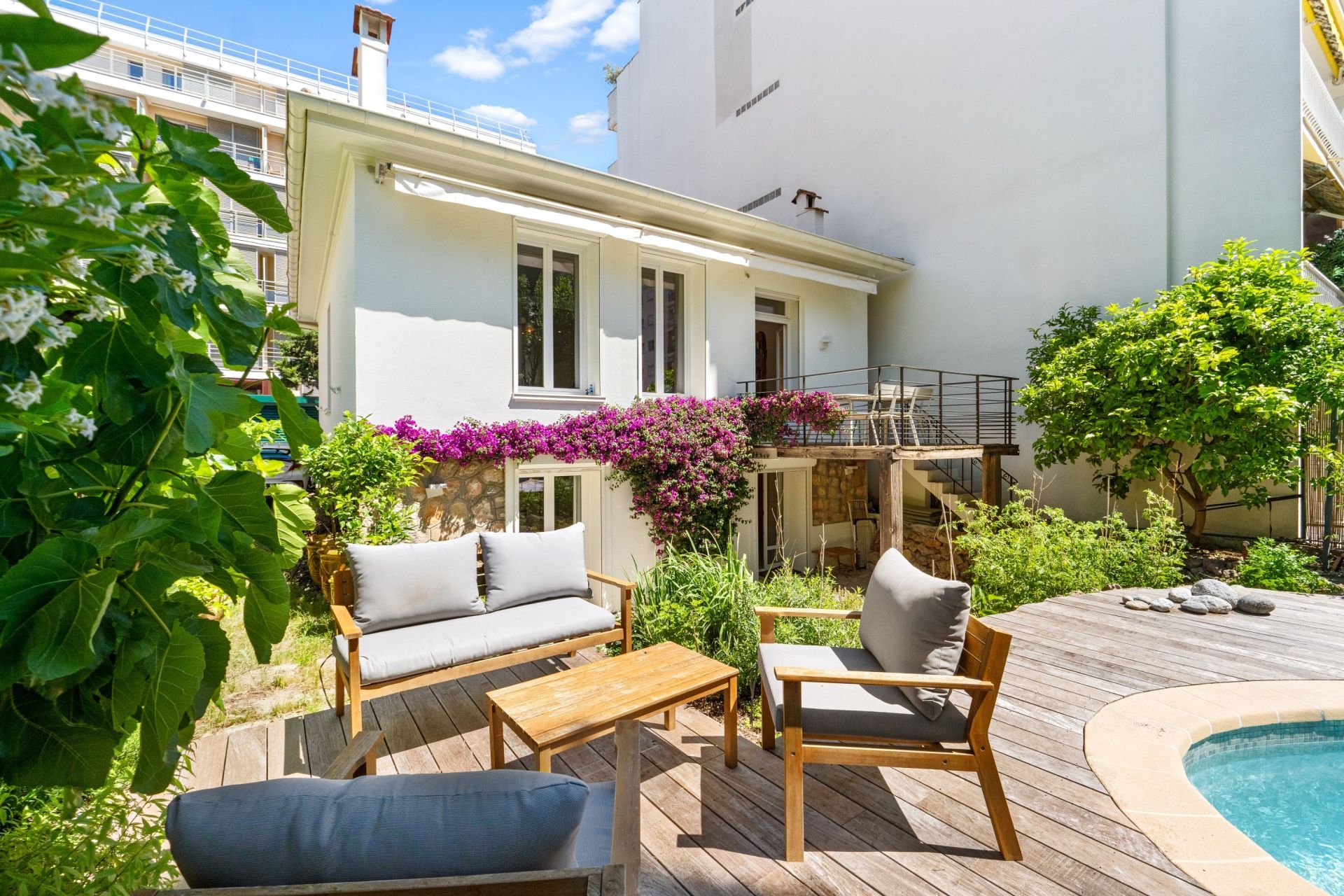 townhouse 4 Rooms for sale on CANNES (06400)