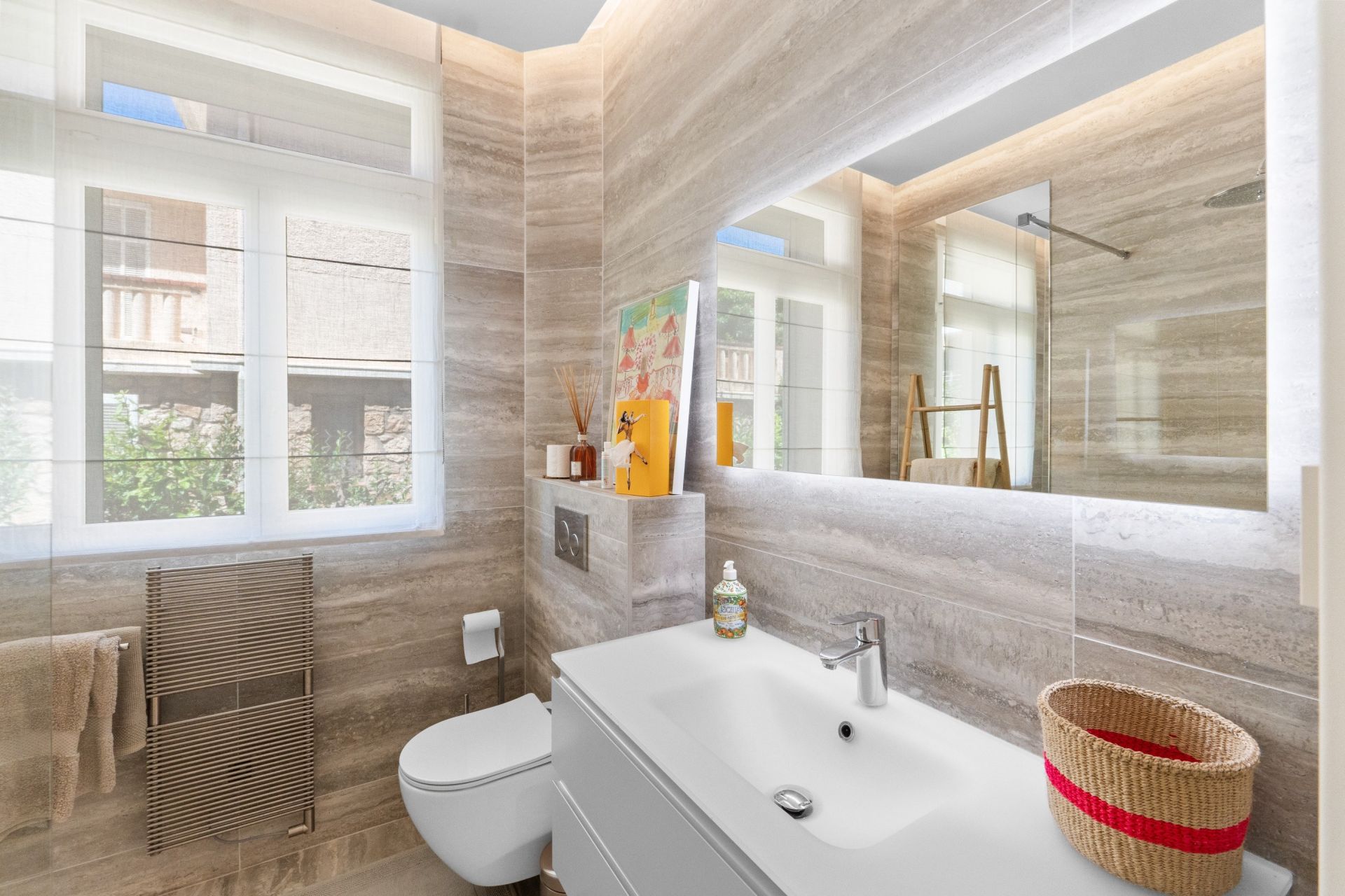 townhouse 4 Rooms for sale on CANNES (06400)