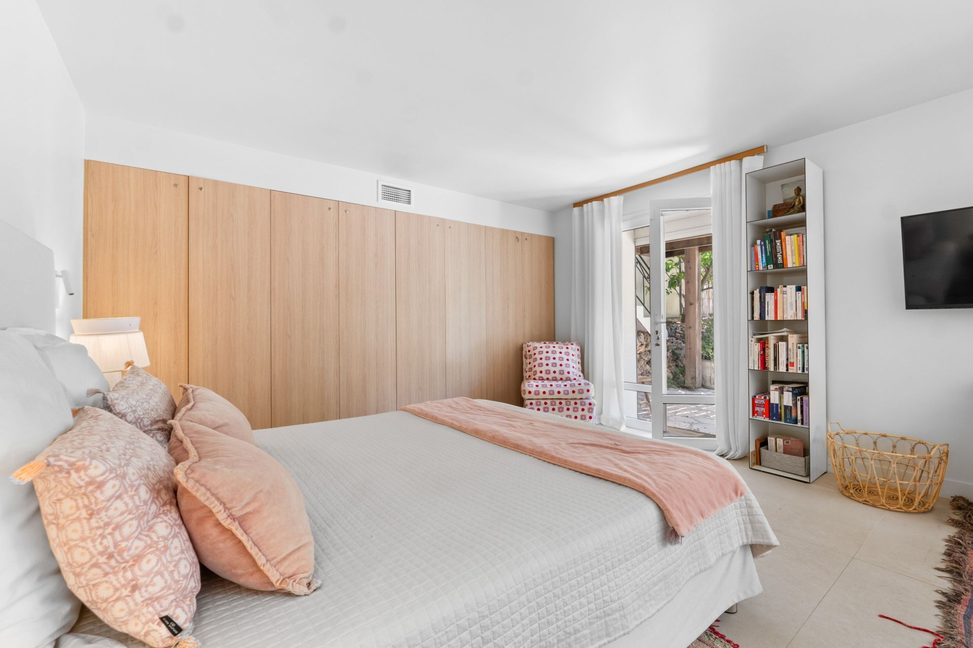 townhouse 4 Rooms for sale on CANNES (06400)