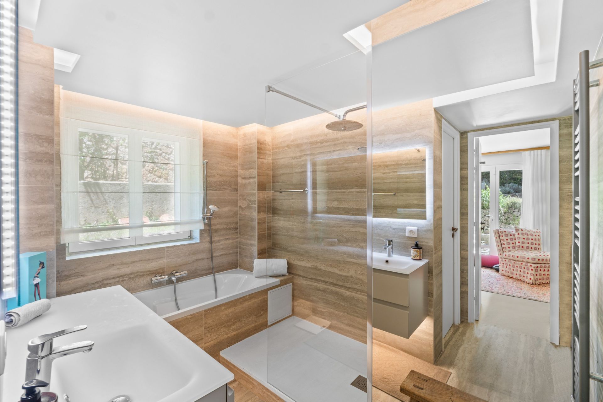 townhouse 4 Rooms for sale on CANNES (06400)