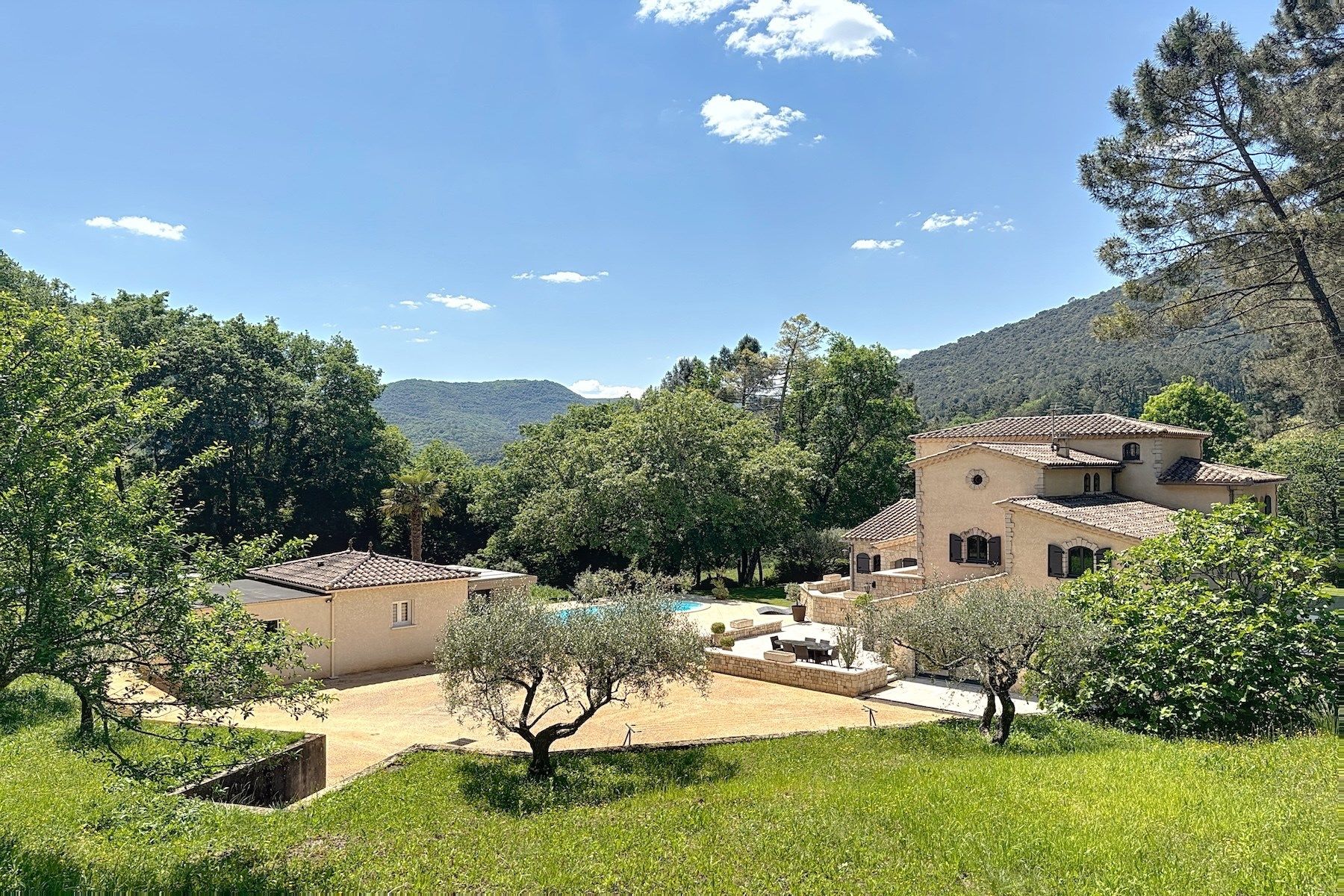 maison de luxe 12 Pièces en vente sur UZES (30700)