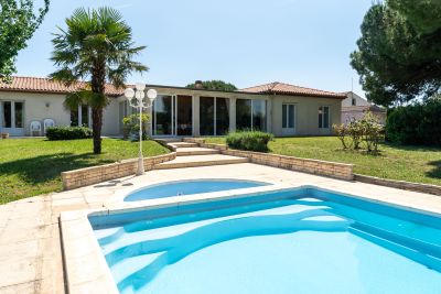 Sale Luxury house Aytré 6 Rooms 240 m²