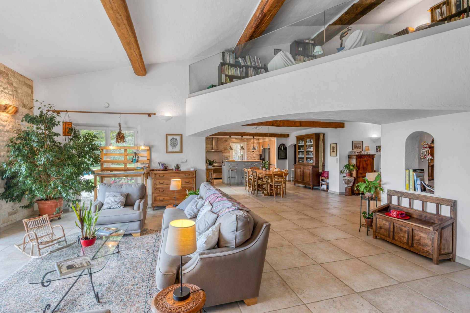 luxury villa 9 Rooms for sale on GRASSE (06130)