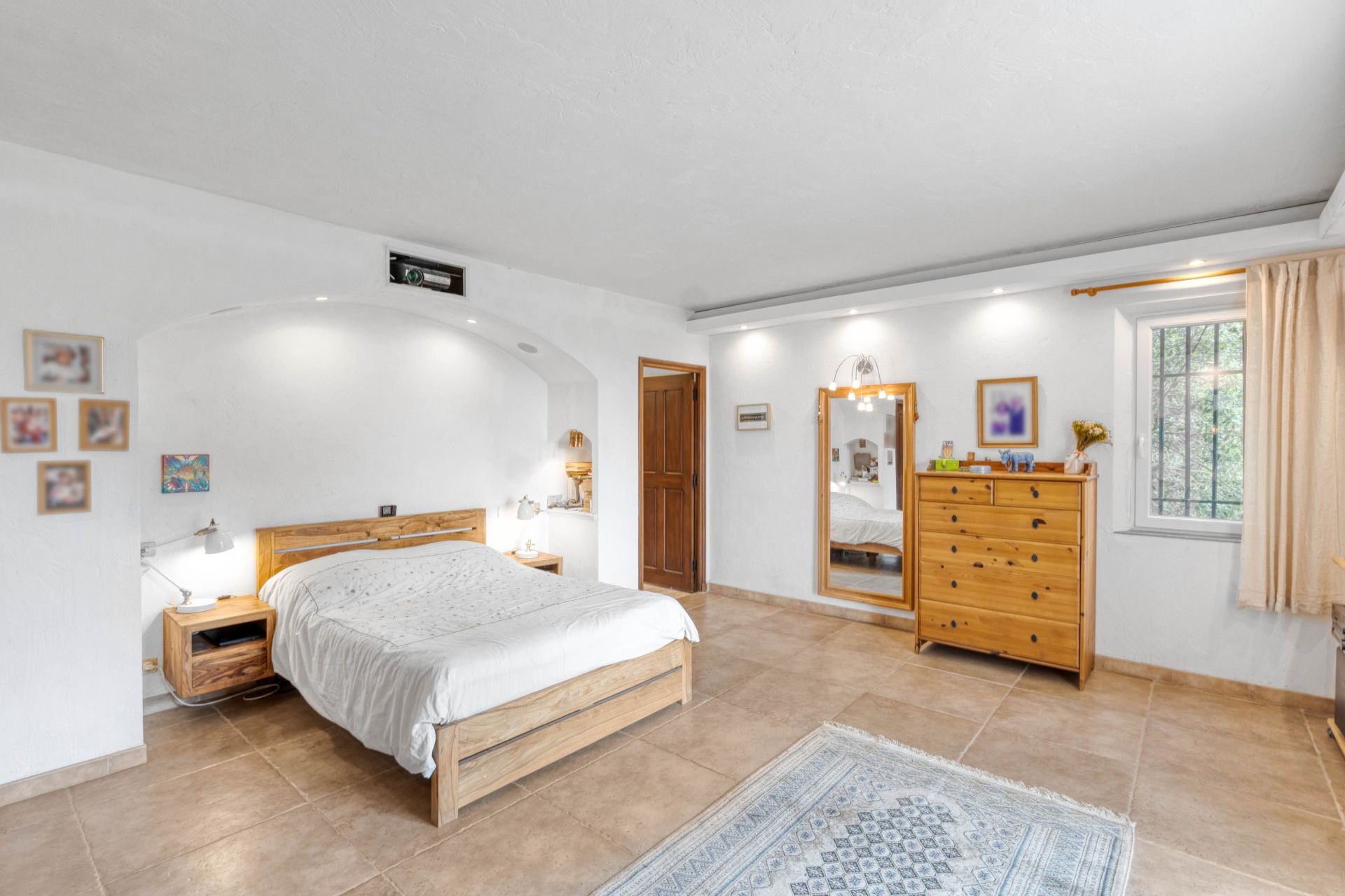 luxury villa 9 Rooms for sale on GRASSE (06130)