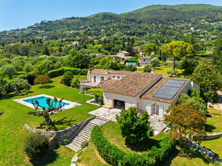 luxury villa 9 Rooms for sale on GRASSE (06130)