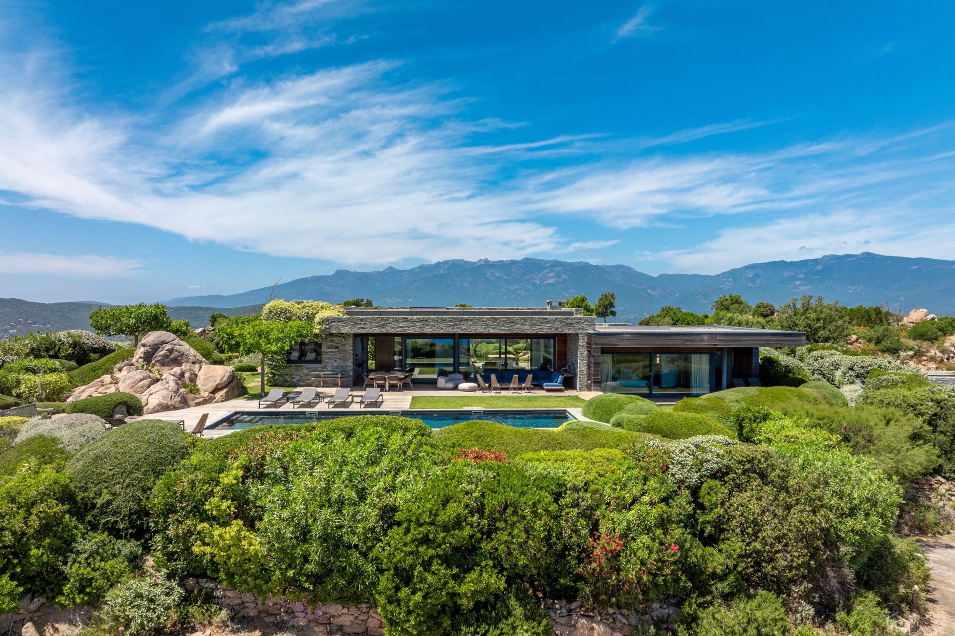villa de luxe 7 Pièces en location saisonnière sur PORTO VECCHIO (20137)